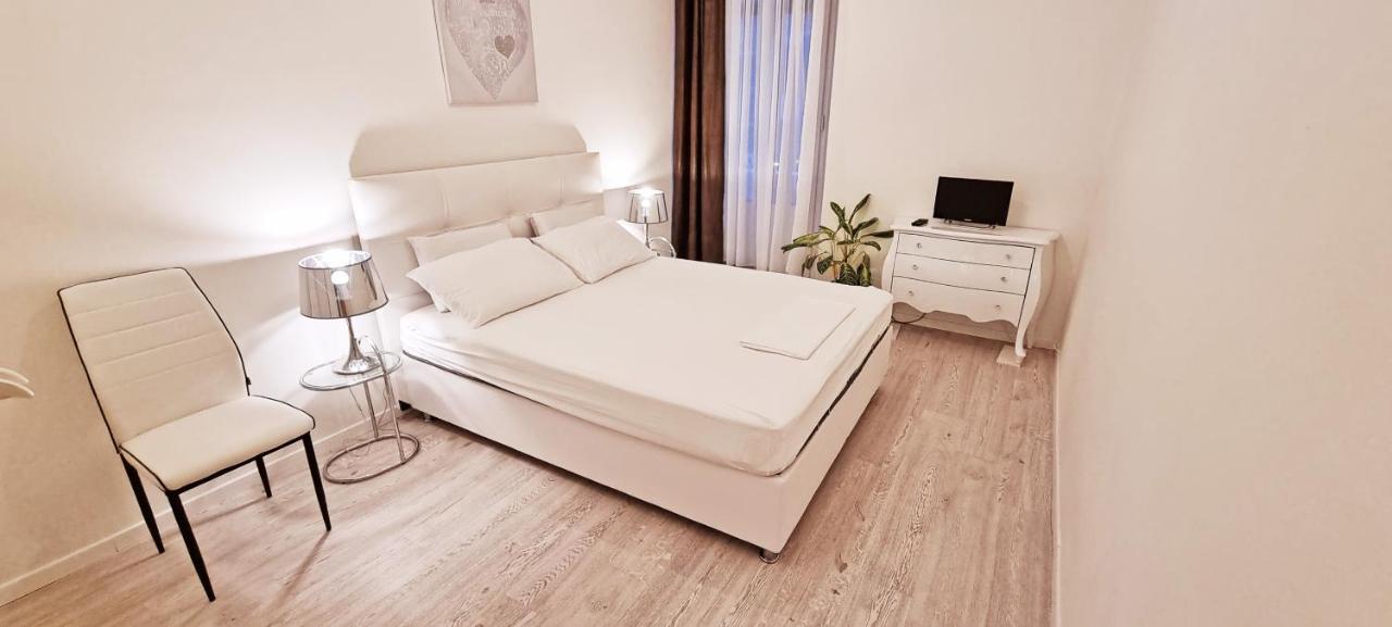 Casa Bianca - 2 Bedroom Design Apartment Triëst Buitenkant foto